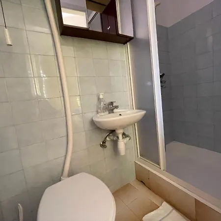 In House - S1 - Double With Private Ensuite Bathroom In Jelsa On Hvar Konukevi *