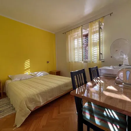 Konukevi In House - S1 - Double With Private Ensuite Bathroom In Jelsa On Hvar *